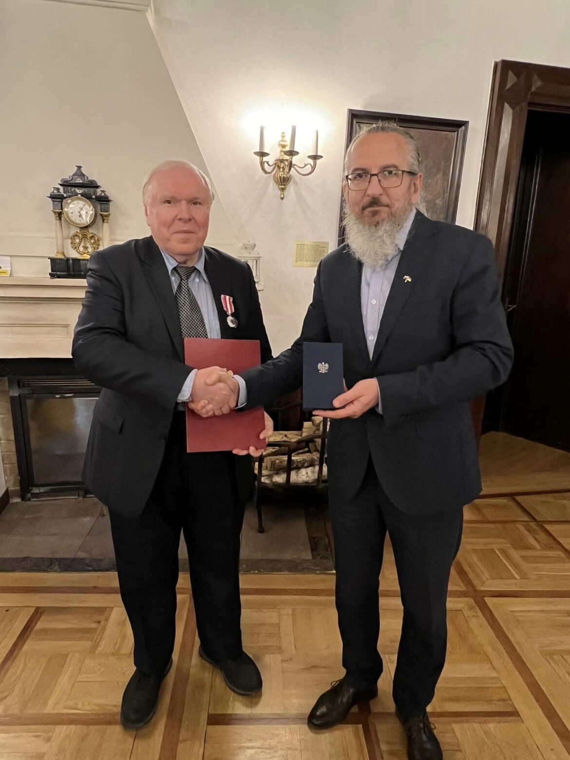 Odznaczenie Pana Olega Krysina Odznaką Honorową za Zasługi dla Polonii i Polaków za Granicą